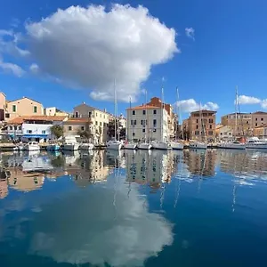 Perla Sul Porticciolo , La Maddalena (Sassari) Italia